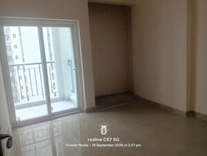 Room in 2 BHK Apartment at Amrapali Dream Valley – for Rent