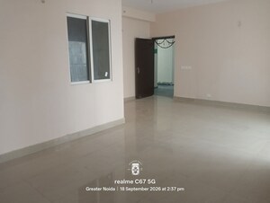 Room in 2 BHK Apartment at Amrapali Dream Valley – for Rent