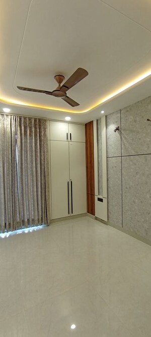 Furnished Amenities in 3 BHK Builder Floor at BPTP District 3, Sector 85 – for Sale