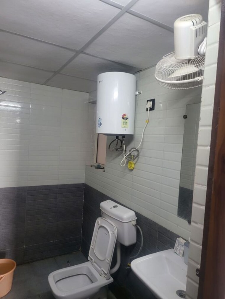 Bathroom, dharampur 3 Bedroom 646 Sq.Ft. Apartment In Dharampur Gurgaon 10685336