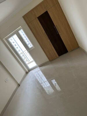 Furnished Amenities in 2.5 BHK Apartment at Pareena Micasa, Sector 68 – for Rent