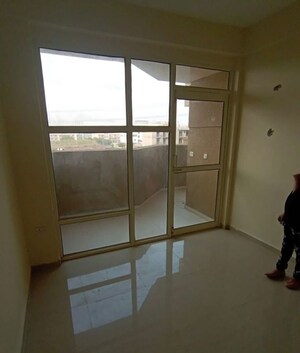 Room in 2.5 BHK Apartment at Pareena Micasa, Sector 68 – for Rent