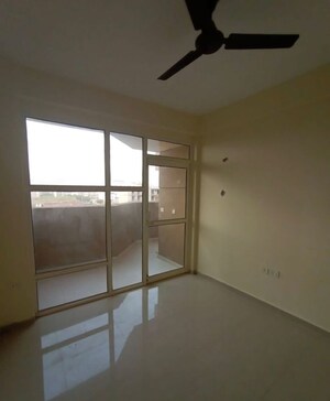 Room in 2.5 BHK Apartment at Pareena Micasa, Sector 68 – for Rent