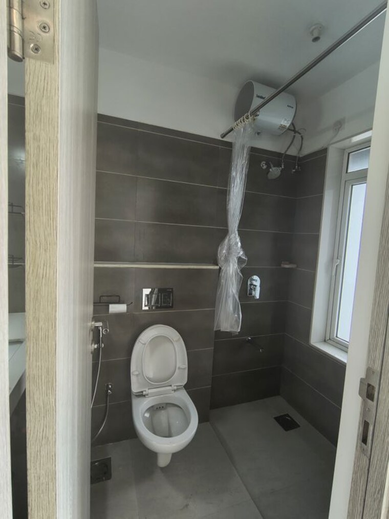 Bathroom, rustomjee-erika 2 Bedroom 650 Sq.Ft. Apartment In Bandra East Mumbai 10685283
