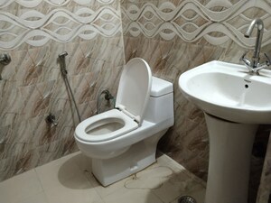 Bathroom in 1 BHK Apartment at Saket – for Rent