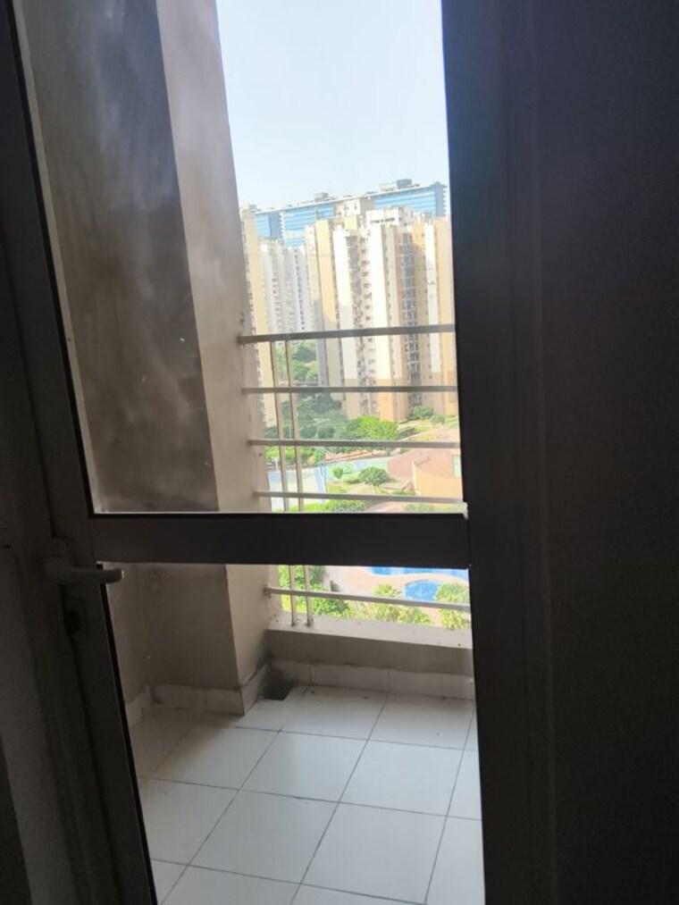 Bathroom, paras-tierea 3 Bedroom 1410 Sq.Ft. Apartment In Sector 137 Noida 10685347