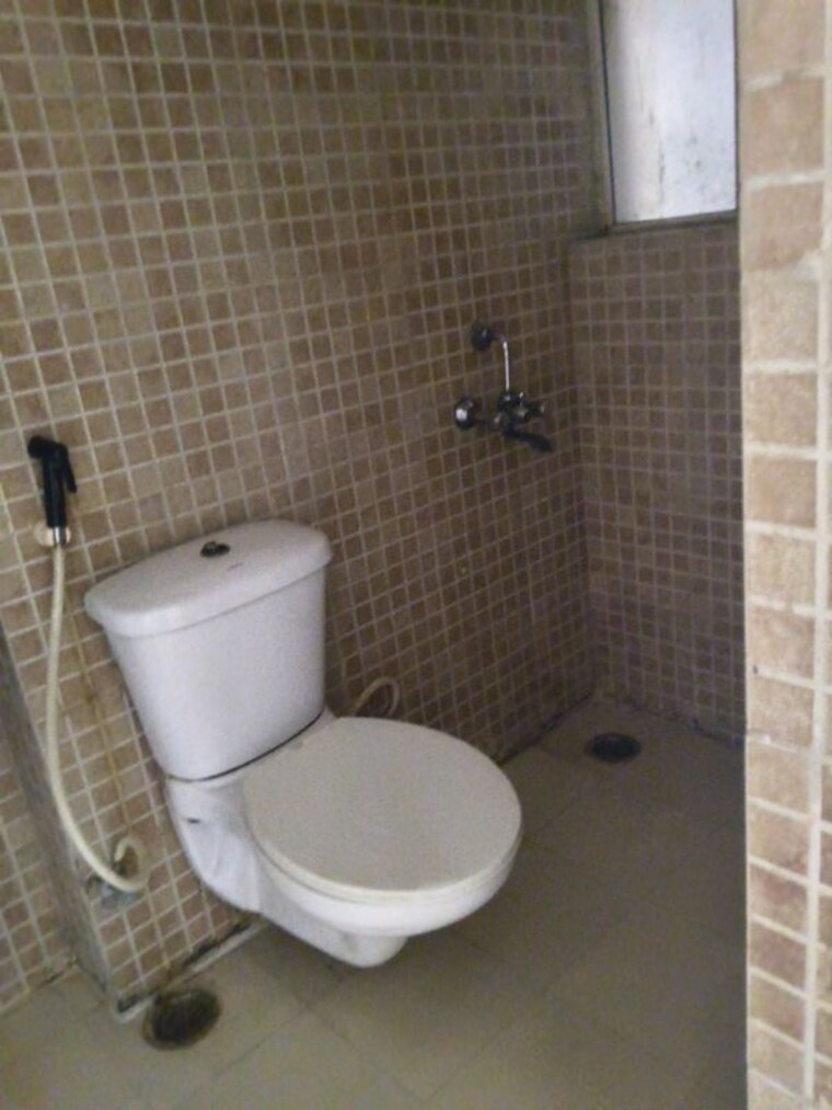Bathroom, paras-tierea 3 Bedroom 1410 Sq.Ft. Apartment In Sector 137 Noida 10685347