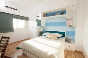 Bedroom in 2 BHK Apartment at Bandra West – for Rent