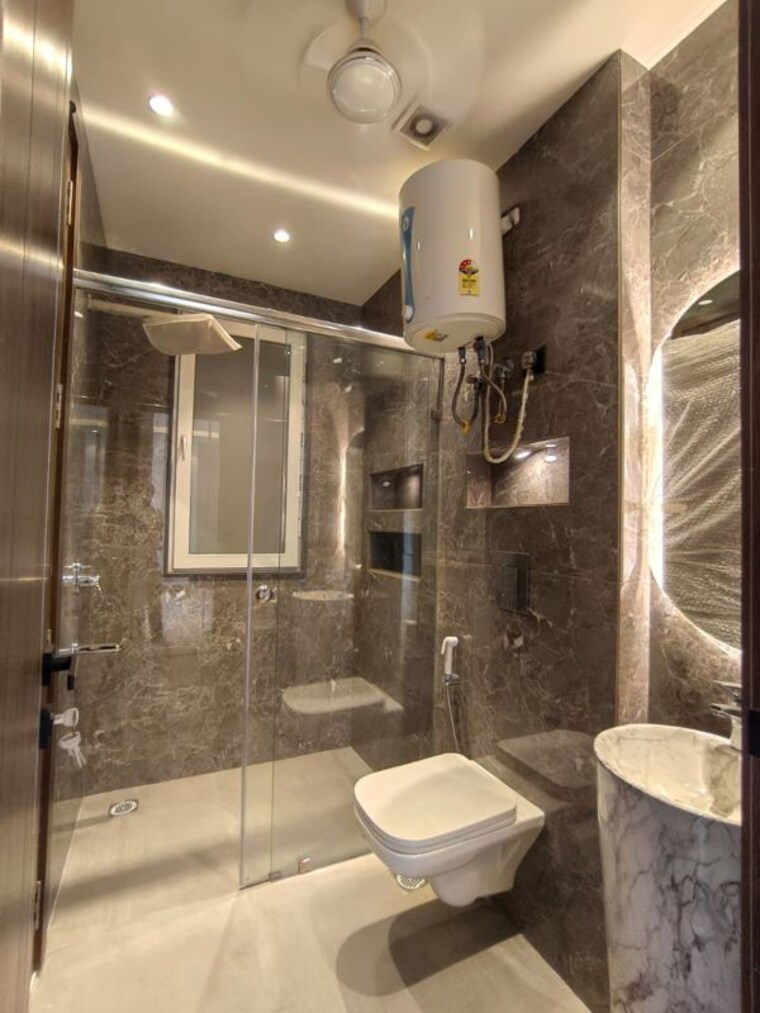 Bathroom, dlf phase ii 3 Bedroom 1390 Sq.Ft. Builder Floor In Dlf Phase ii Gurgaon 10685309