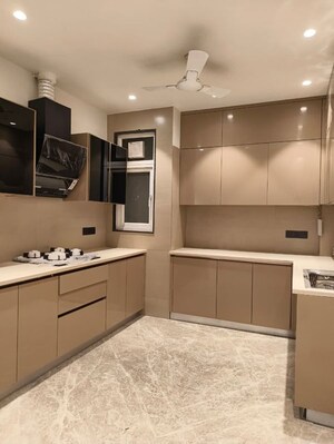 Kitchen in 3 BHK Builder Floor at Dlf Phase ii – for Sale