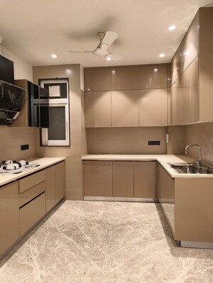 Kitchen in 3 BHK Builder Floor at Dlf Phase ii – for Sale