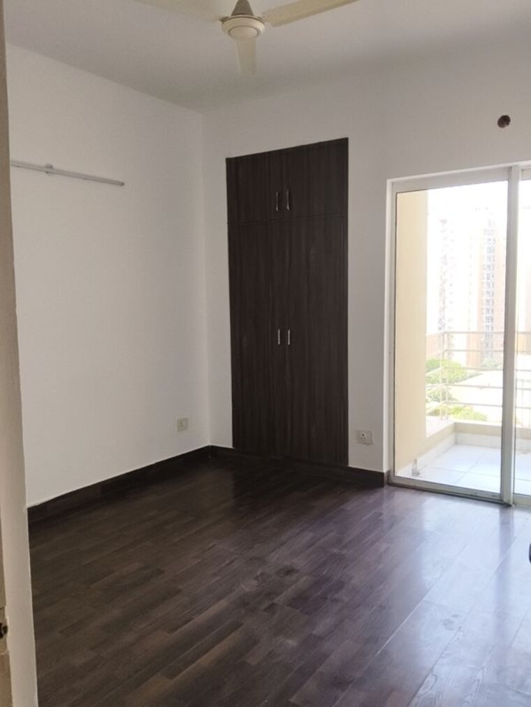 Room, paras-tierea 3 Bedroom 1330 Sq.Ft. Apartment In Sector 137 Noida 10685386