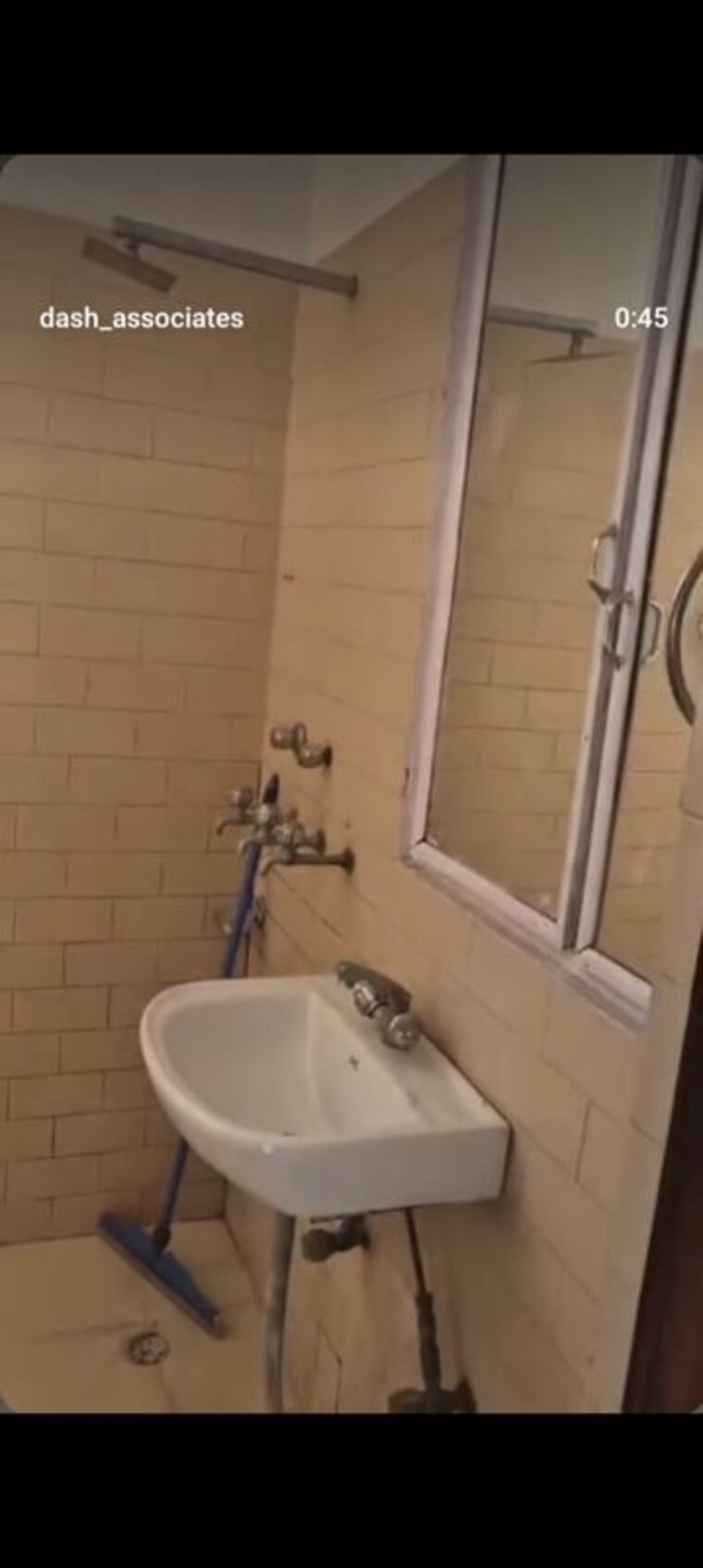 Bathroom, kalkaji 3 Bedroom 1800 Sq.Ft. Builder Floor In Kalkaji Delhi 10685389