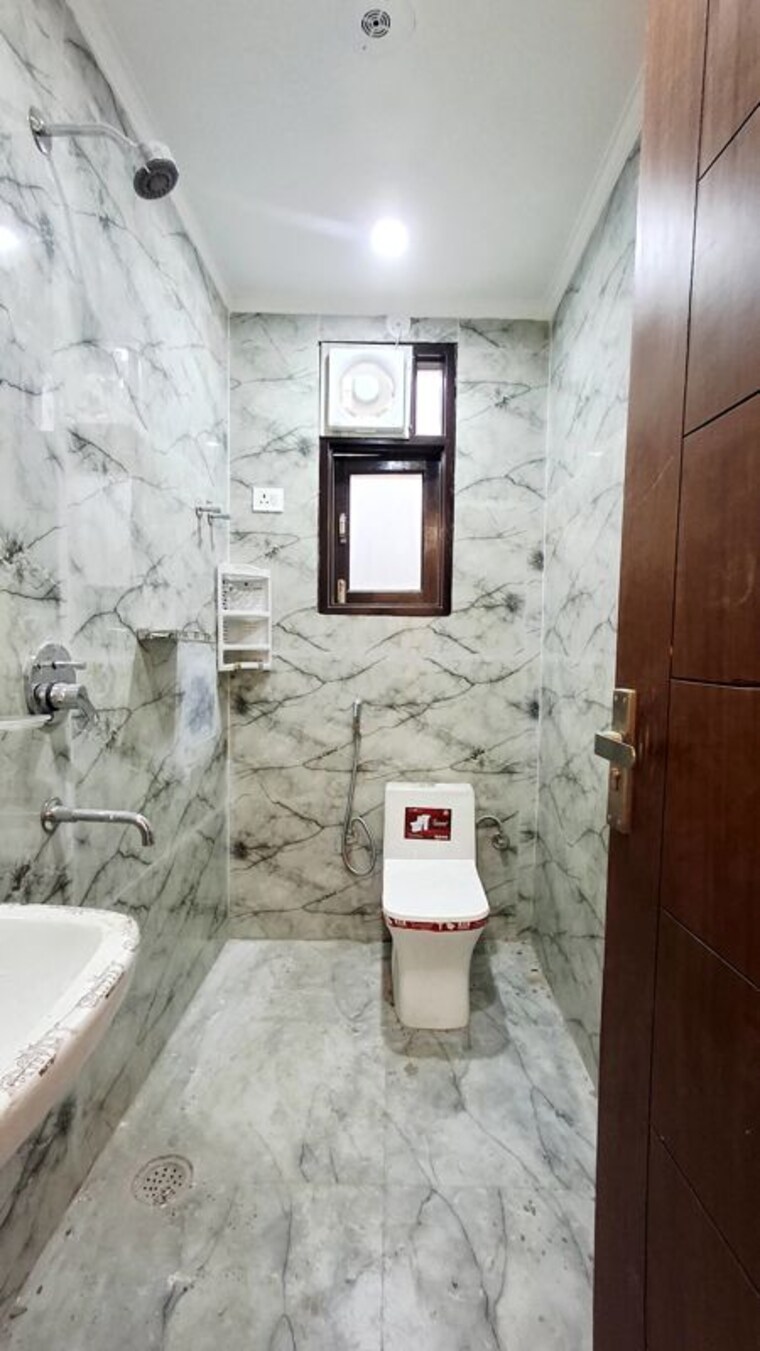 Bathroom, saket 2 Bedroom 900 Sq.Ft. Apartment In Saket Delhi 10685385