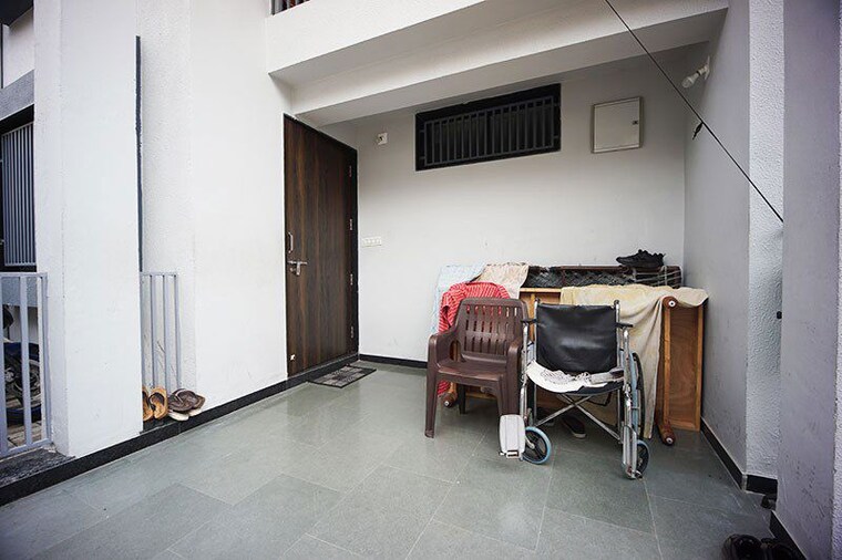  Parking, sola 4 Bedroom 225 Sq.Yd. Independent House In Sola Ahmedabad 10685414
