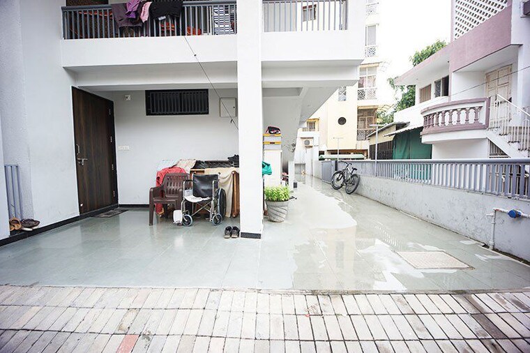  Parking, sola 4 Bedroom 225 Sq.Yd. Independent House In Sola Ahmedabad 10685414