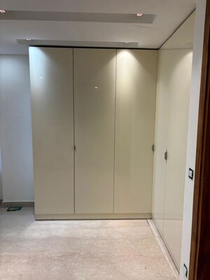 Room in 4 BHK Builder Floor at Dlf City Phase 3 – for Rent