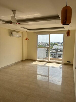 Room in 4 BHK Builder Floor at Dlf City Phase 3 – for Rent