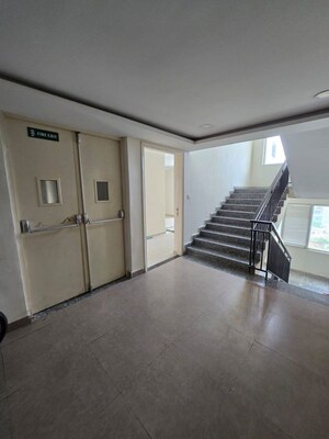 Room in 3 BHK Apartment at Omaxe The Palace, Gomti Nagar – for Rent