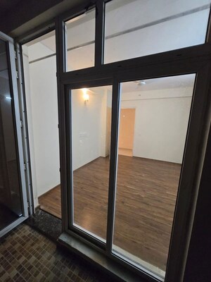 Room in 3 BHK Apartment at Omaxe The Palace, Gomti Nagar – for Rent