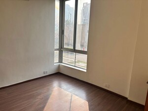 Room in 2 BHK Apartment at Pioneer Park Phase 1, Sector 61 – for Rent