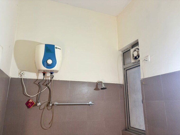 Bathroom, pioneer-park-phase-1 2 Bedroom 1200 Sq.Ft. Apartment In Sector 61 Gurgaon 10685448