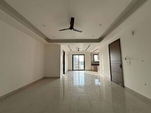 Room in 4 BHK Apartment at Conscient Heritage Max, Sector 102 – for Sale
