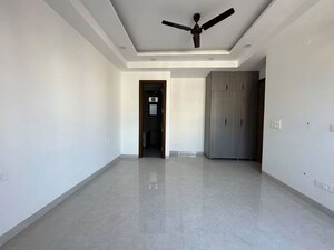 Room in 4 BHK Apartment at Conscient Heritage Max, Sector 102 – for Sale