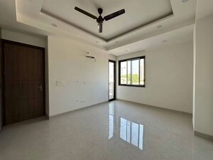 Room in 4 BHK Apartment at Conscient Heritage Max, Sector 102 – for Sale
