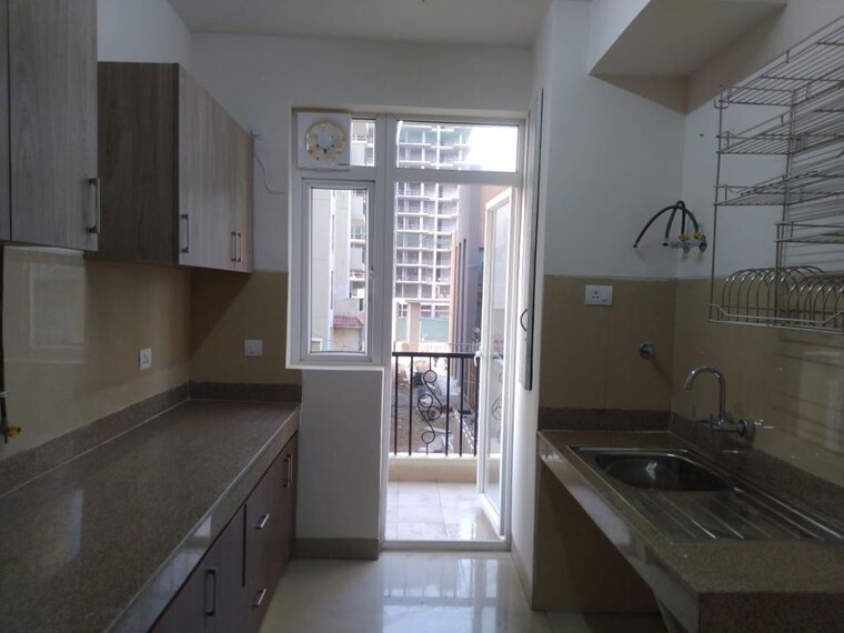 Kitchen, emaar-emerald-estate 3 Bedroom 1395 Sq.Ft. Apartment In Sector 65 Gurgaon 10685462