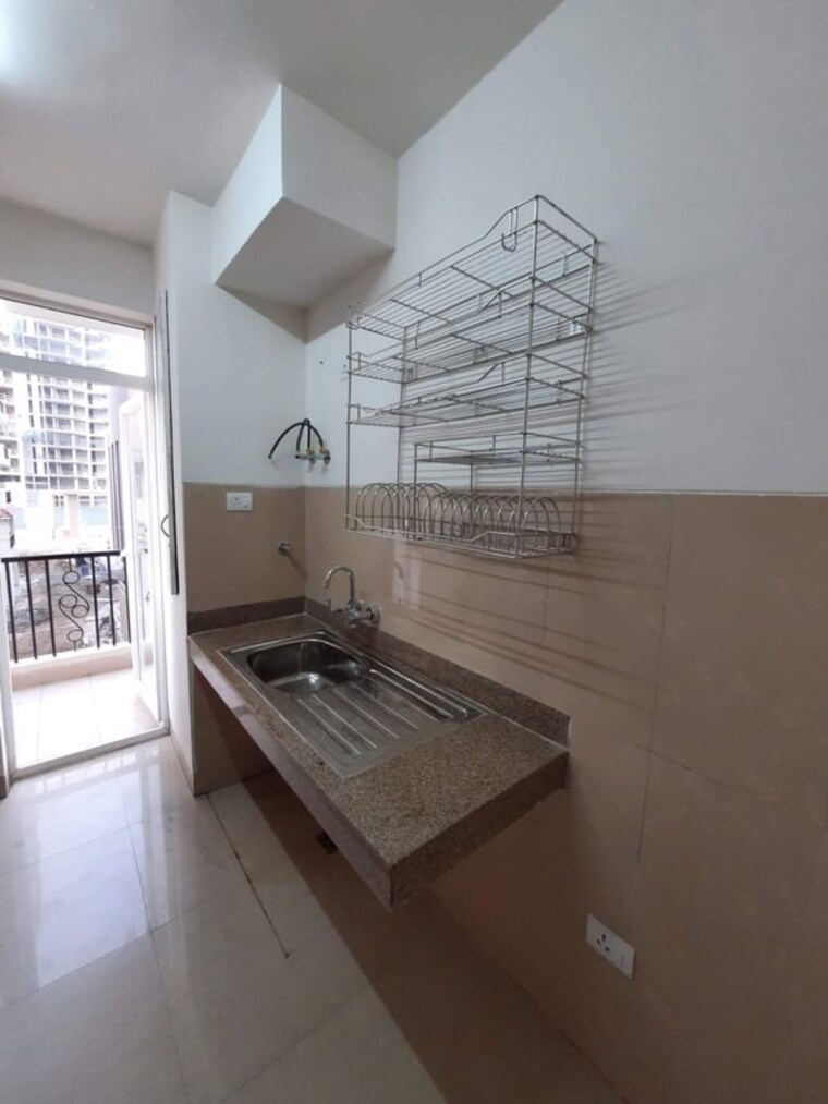 Kitchen, emaar-emerald-estate 3 Bedroom 1395 Sq.Ft. Apartment In Sector 65 Gurgaon 10685462