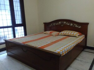 Bedroom in 2 BHK Builder Floor at Dlf City Phase 3 – for Rent