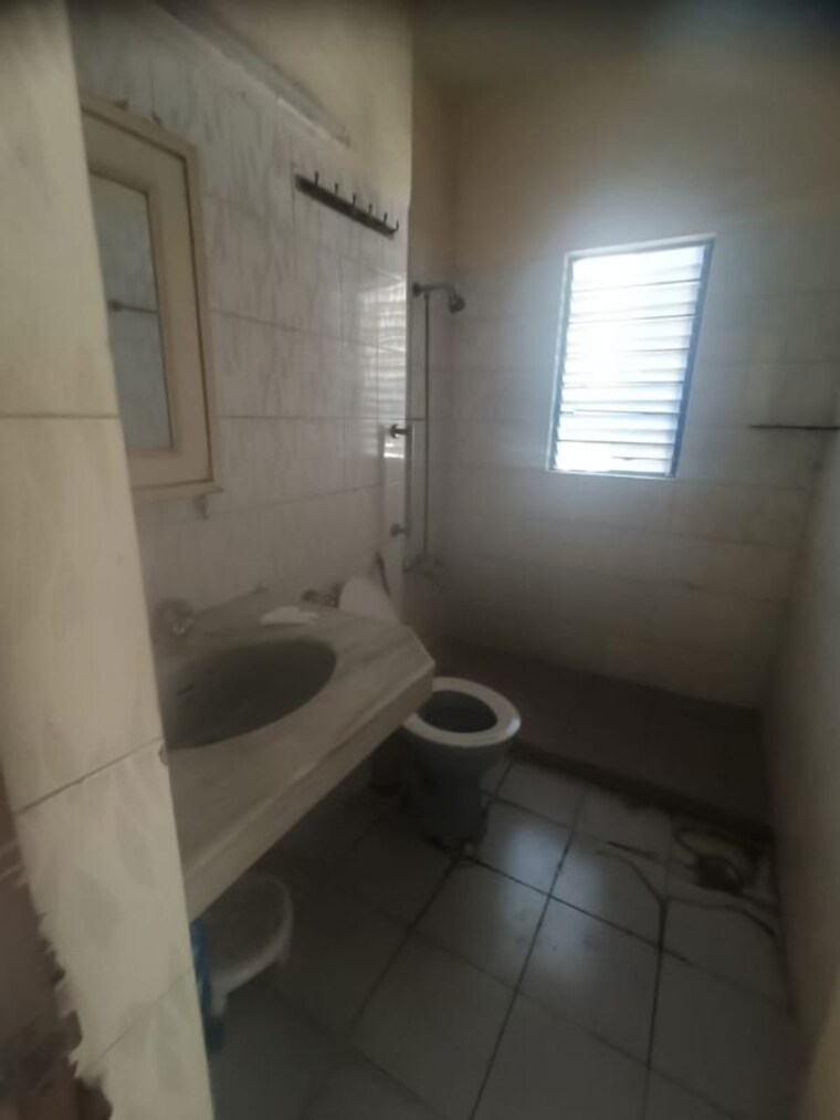 Bathroom, sharada-oxford-classic 2.5 Bedroom 1250 Sq.Ft. Apartment In Wanowrie Pune 10685470