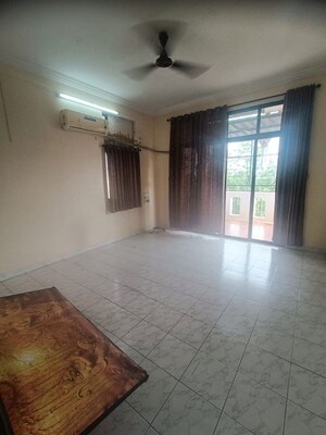 Room in 2.5 BHK Apartment at Sharada Oxford Classic, Wanowrie – for Rent