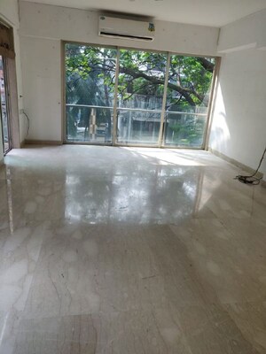Room in 2 BHK Apartment at Khar West – for Rent