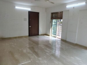 Room in 2 BHK Apartment at Khar West – for Rent