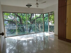 Room in 2 BHK Apartment at Khar West – for Rent