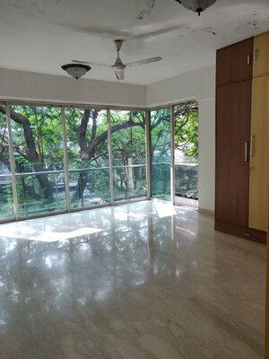 2 BHK Apartment For Rent in Khar West