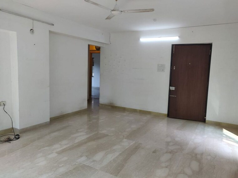 Room, khar west 2 Bedroom 700 Sq.Ft. Apartment In Khar West Mumbai 10685368