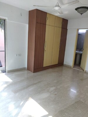 Room in 2 BHK Apartment at Khar West – for Rent