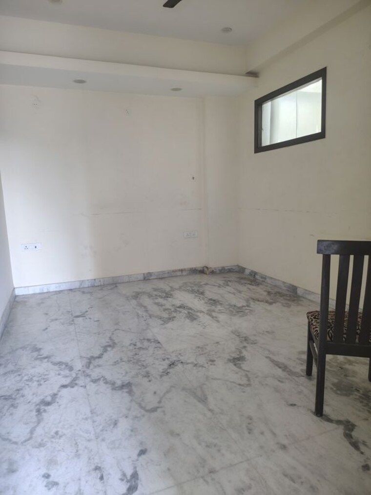 Room, sector 56 Commercial Office Space 1410 Sq.Ft. In Sector 56 Gurgaon 10685473