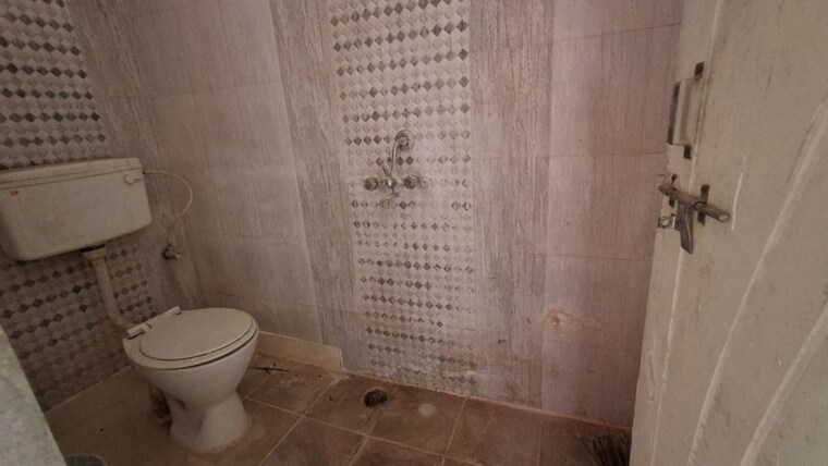 Bathroom, kapra 2 Bedroom 950 Sq.Ft. Apartment In Kapra Hyderabad 10685457