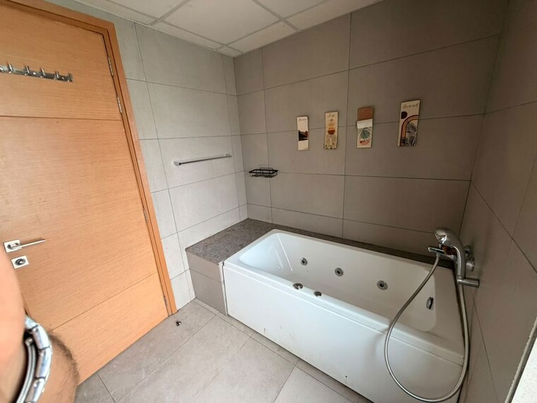 Bathroom, tata-gurgaon-gateway 3 Bedroom 2215 Sq.Ft. Apartment In Sector 112 Gurgaon 10685487