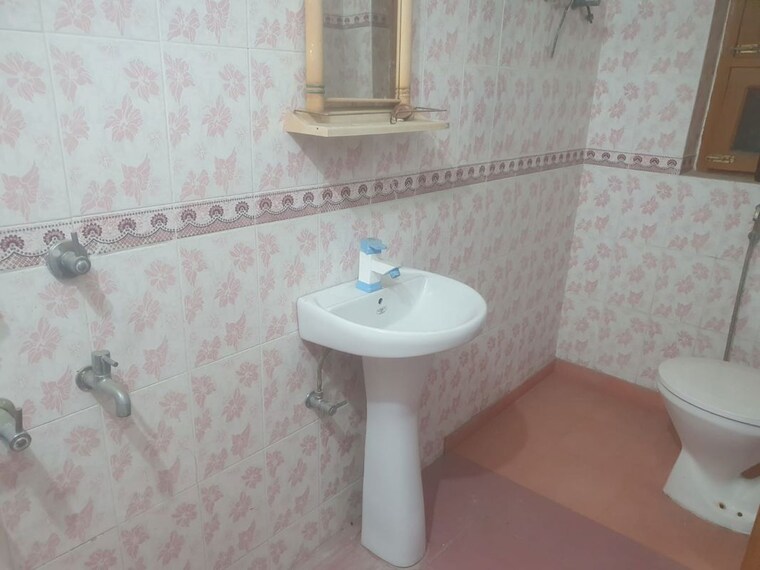 Bathroom, indira nagar 2 Bedroom 1100 Sq.Ft. Independent House In Indira Nagar Lucknow 10685491