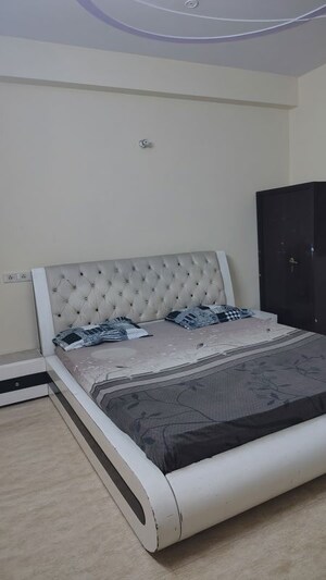 Furnished Amenities in 3.5 BHK Villa at Sector 23 – for Rent