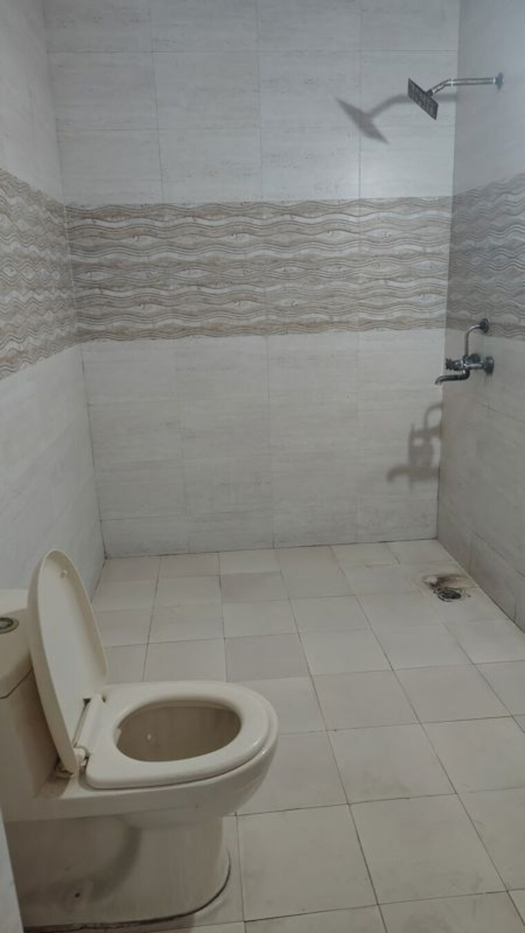 Bathroom, sector 23 3.5 Bedroom 1710 Sq.Ft. Villa In Sector 23 Gurgaon 10685498