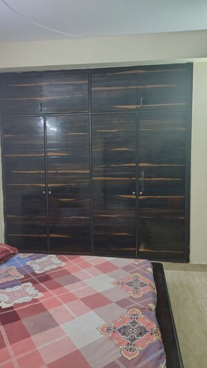 Furnished Amenities in 3.5 BHK Villa at Sector 23 – for Rent