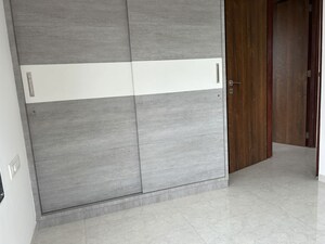 Room in 2 BHK Apartment at Heritage Solitaire, Chembur – for Rent