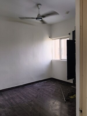 Room in 2 BHK Apartment at Paras Tierea, Sector 137 – for Rent