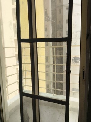 Room in 2 BHK Apartment at Paras Tierea, Sector 137 – for Rent